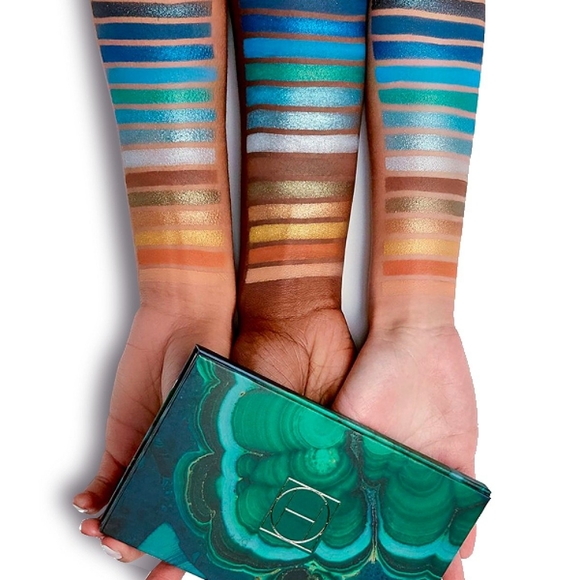 Hipdot Cenote eyeshadow palette - Picture 3 of 5